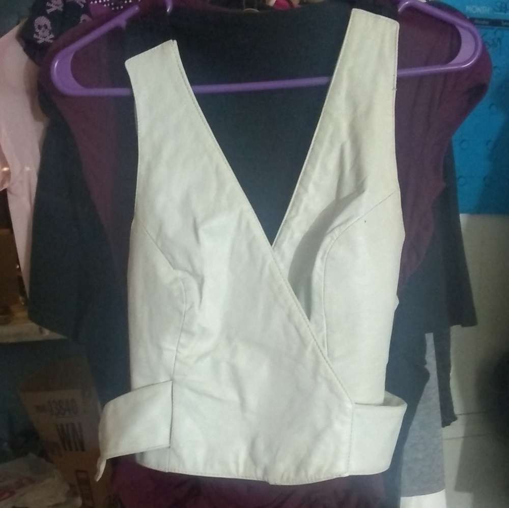 Vintage White Wilson's Leather Halter Top🎽👔👕👚